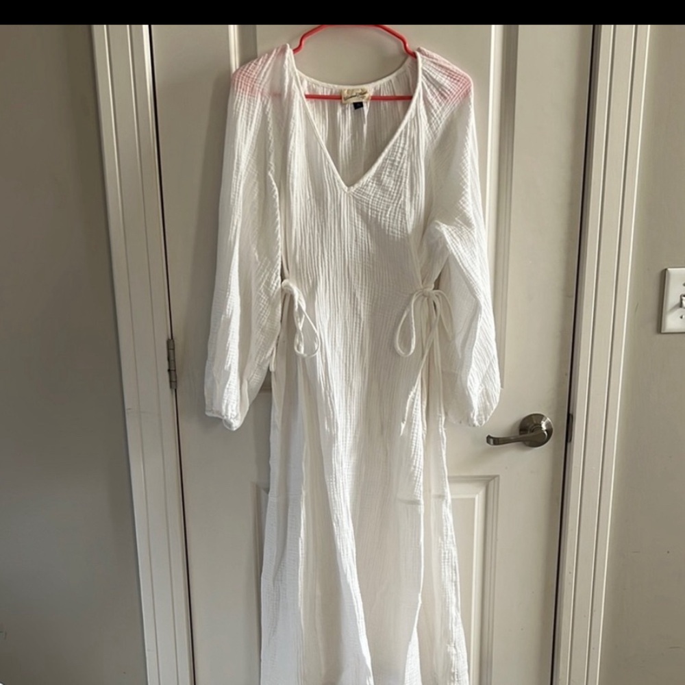 White V-Neck Long Sleeve Dress